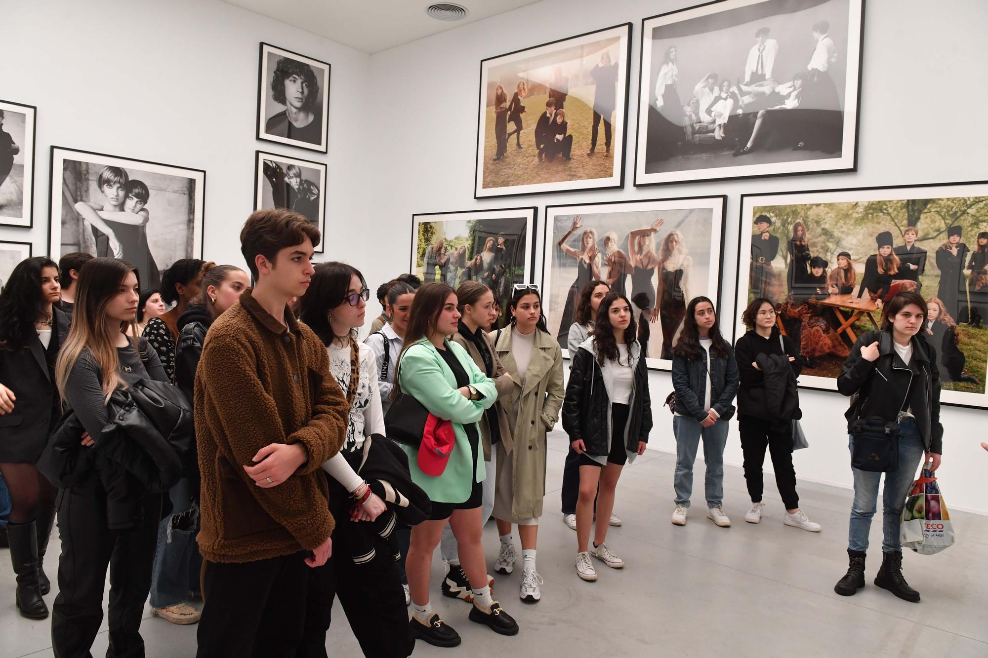 La 'gen Z' posa para Steven Meisel: taller de imagen en la exposición de fotografía de moda en A Coruña