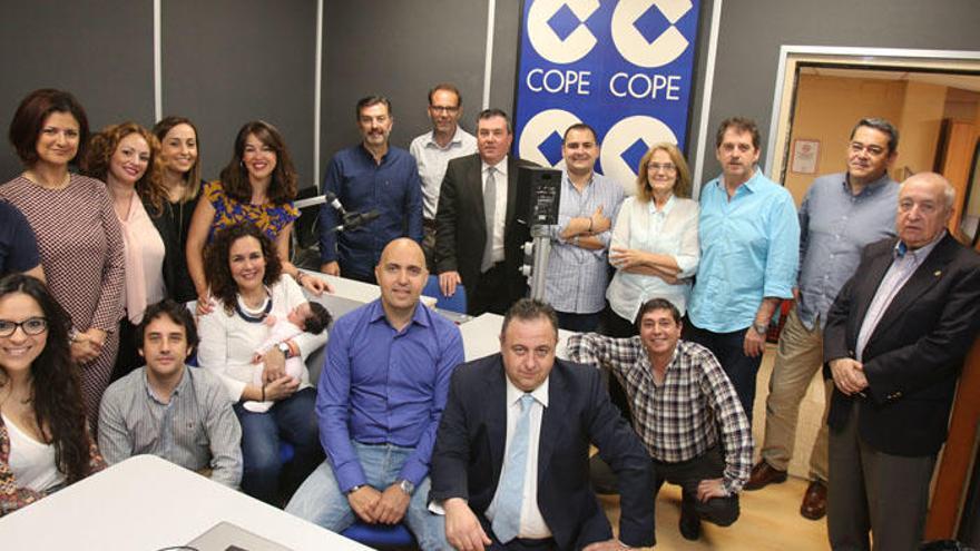 El equipo de Cope Málaga posa para un reportaje de La Opinión publicado en mayo de este año.