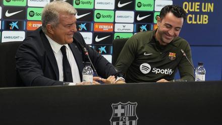 Josep Maria Minguella, Juan Manuel Asensi y Carles Rexach opinan sobre la continuidad de Xavi Hernández