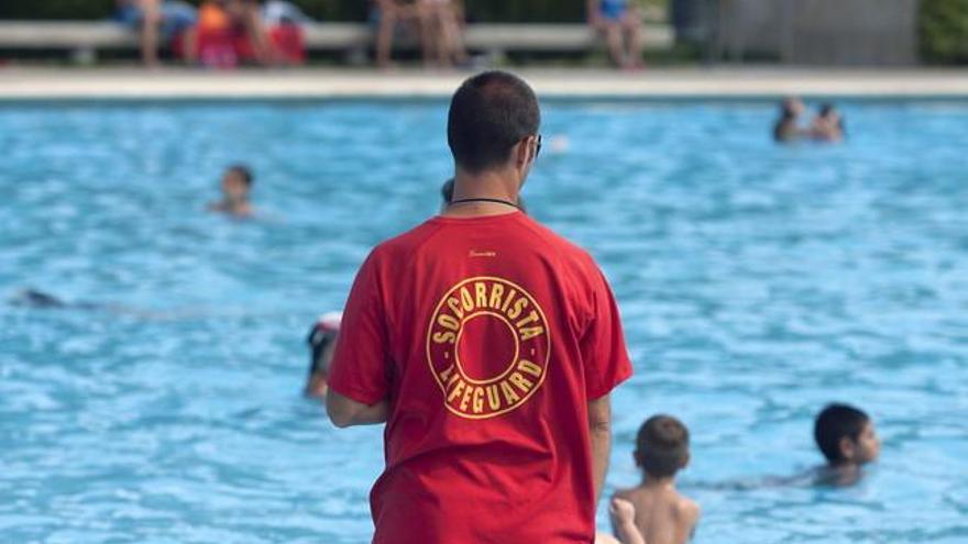 Intoxicadas 17 personas por inhalación de cloro en una piscina privada en Móstoles