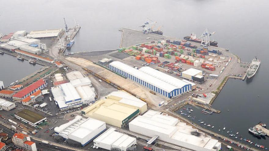 Vista general del Puerto de Marín, que cerró el año con un total de 1.845.000 toneladas de mercancías movidas, un           6,5% menos que en el ejercicio anterior. // Rafa Vázquez