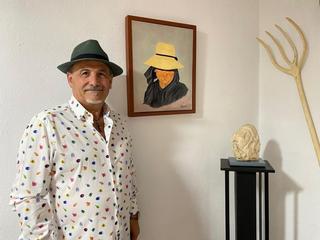 El homenaje al paisaje y al folclore ibicenco del artista Anthony Gofer