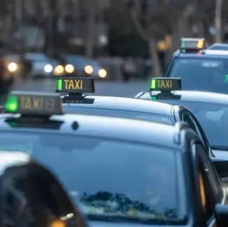Detinguts tres policies canadencs per agressió sexual i física a una prostituta en un taxi a Barcelona