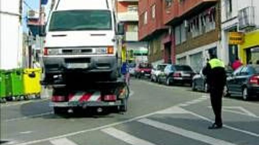 Transportes terrestre asume el servicio de la grúa por tres años