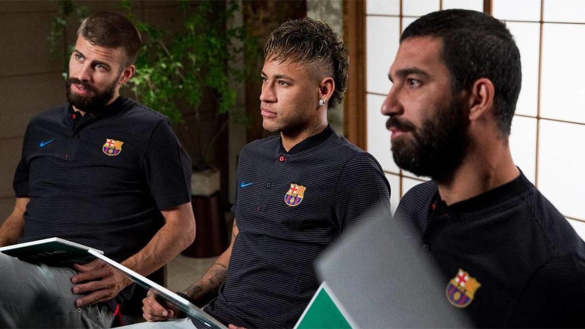 Piqué, Neymar y Turan durante la estancia en Japón para la presentación del acuerdo Barça-Rakuten