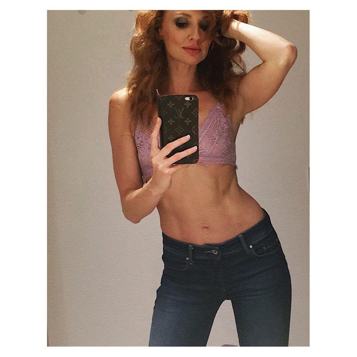 Con crop top
