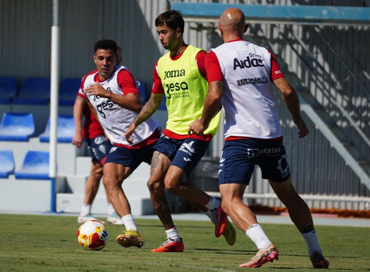 Joao Pedro Palmberg, centrocampista del Real Murcia, durante un entrenamiento este curso.  | PRENSA REAL MURCIA