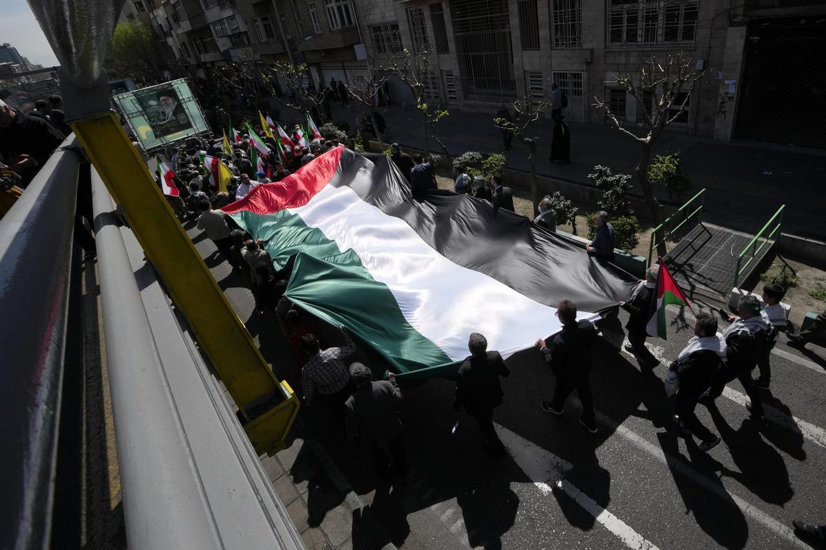 Los iranís salen a la calle por la causa palestina