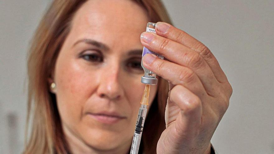 Ana Sola, enfermera del Clínico de Valencia, que ha logrado una dosis extra en cada vial de la vacuna de Pfizer.