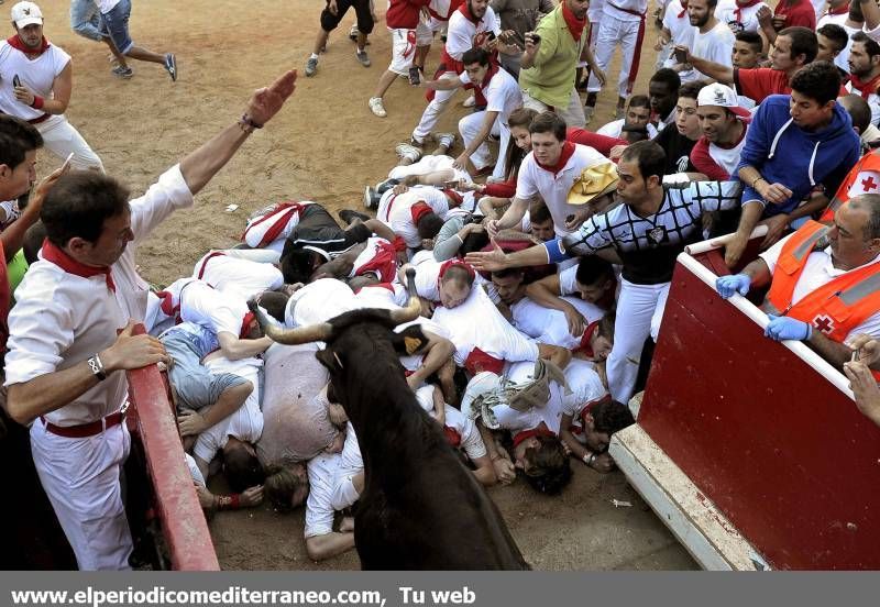 GALERÍA DE FOTOS - Penúltimo encierro de San Fermín