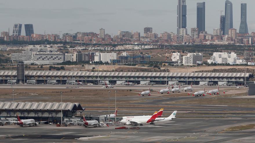 El 100% de operadores de aviones en tierra de Barajas secunda la huelga sin efecto en vuelos