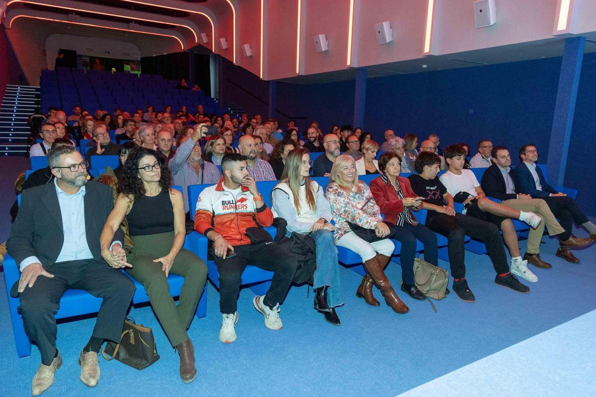 Gildo Casamayor presenta su nueva novela, «El Cobarde», en el Club INFORMACIÓN