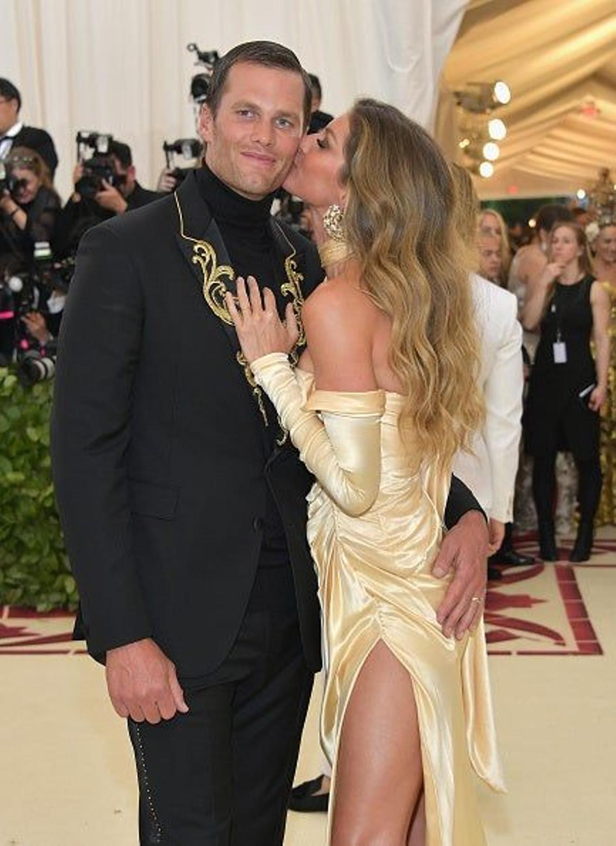 Tom Brady y Gisele Bündchen, con vestido de 'La Bella y la Bestia' en la Gala Met