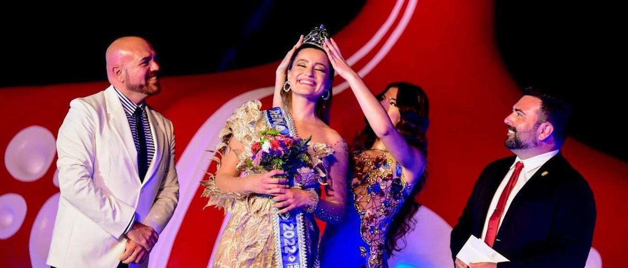 Momento de la coronación de la reina de las Grandes Fiestas de Julio 2022