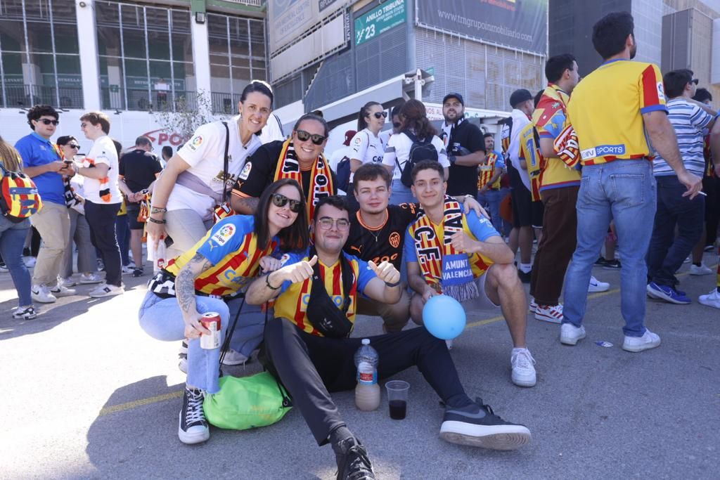 La afición del Valencia CF ante el Elche