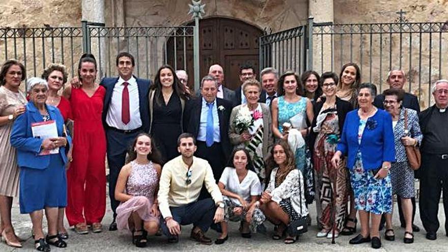 Fermín y Herminia celebran sus bodas de diamante en familia
