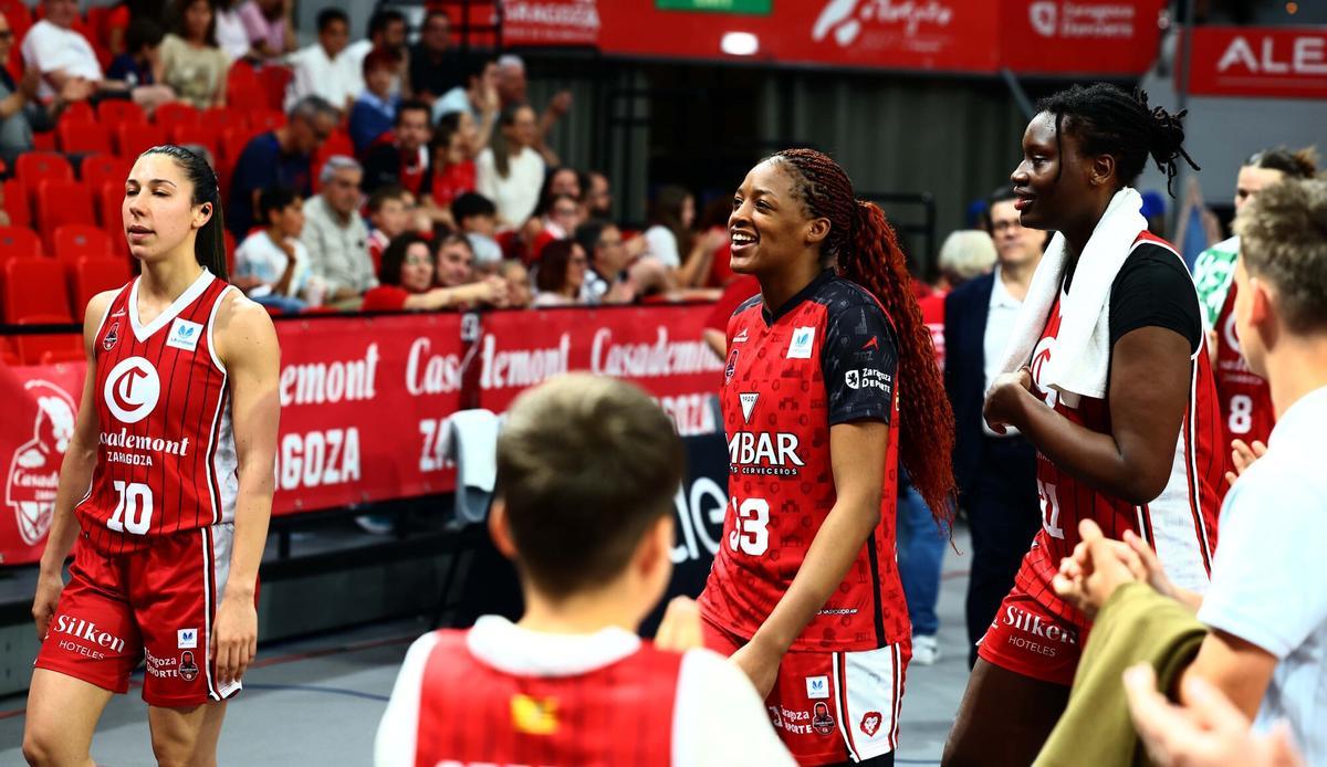 Flores, Mawuli y Gueye se marchan satisfechas tras vencer al Cadí este sábado.