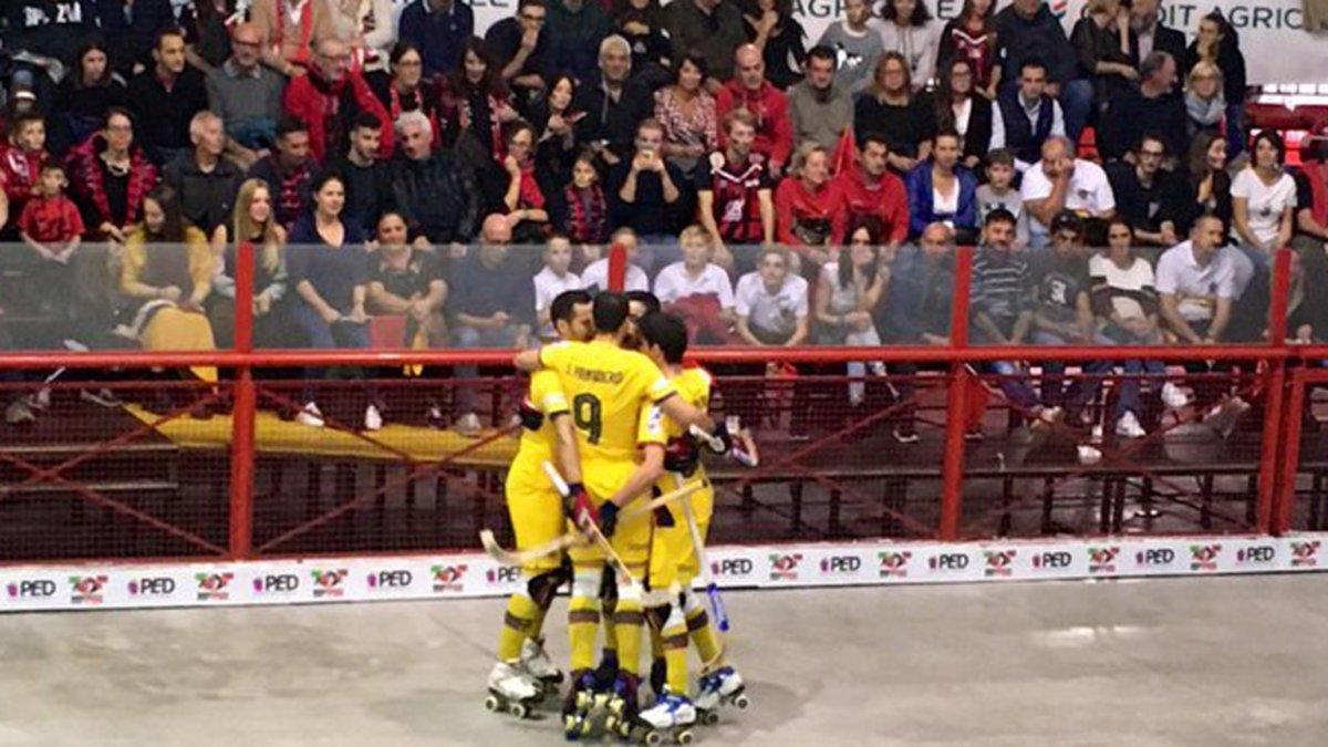 El Barça celebra el segundo gol del equipo, de Pau Bargalló