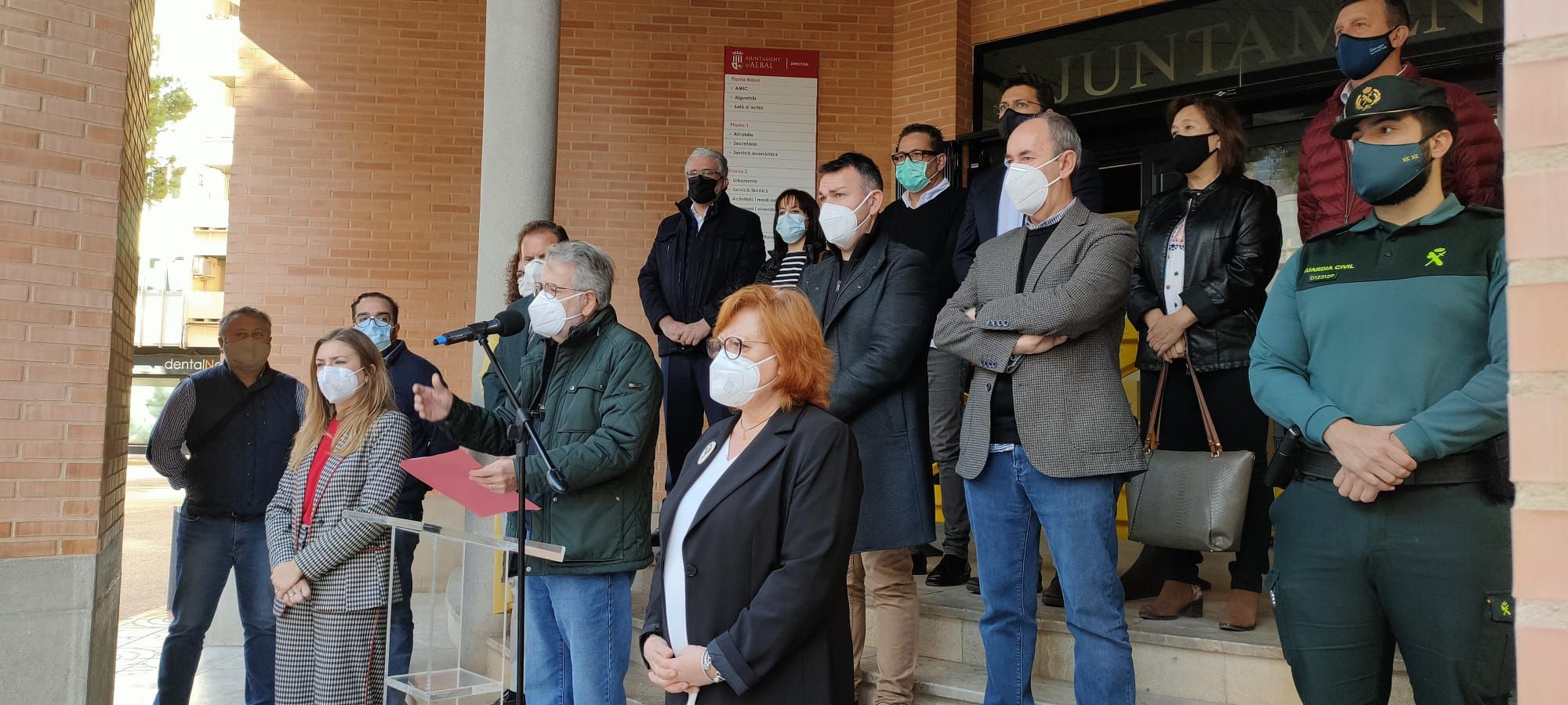 Minuto de silencio en el Ayuntamiento de Albal por el asesinato de Florina