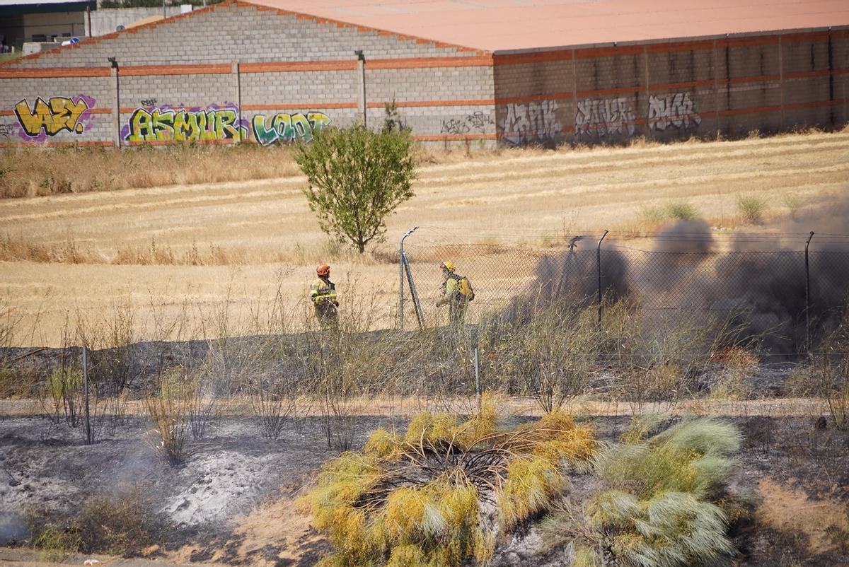 GALERÍA | Las imágenes del incendio en la planta de residuos Zaresa de Roales