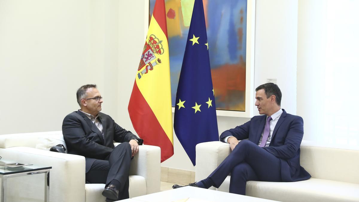 Pedro Sánchez y Dan Staner, vicepresidente de Moderna para Europa, Oriente y África.