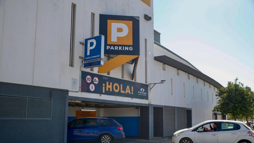 Un aparcacoches se enfrenta a 7 años de cárcel por intentar matar a otro junto al centro comercial El Arcángel de Córdoba
