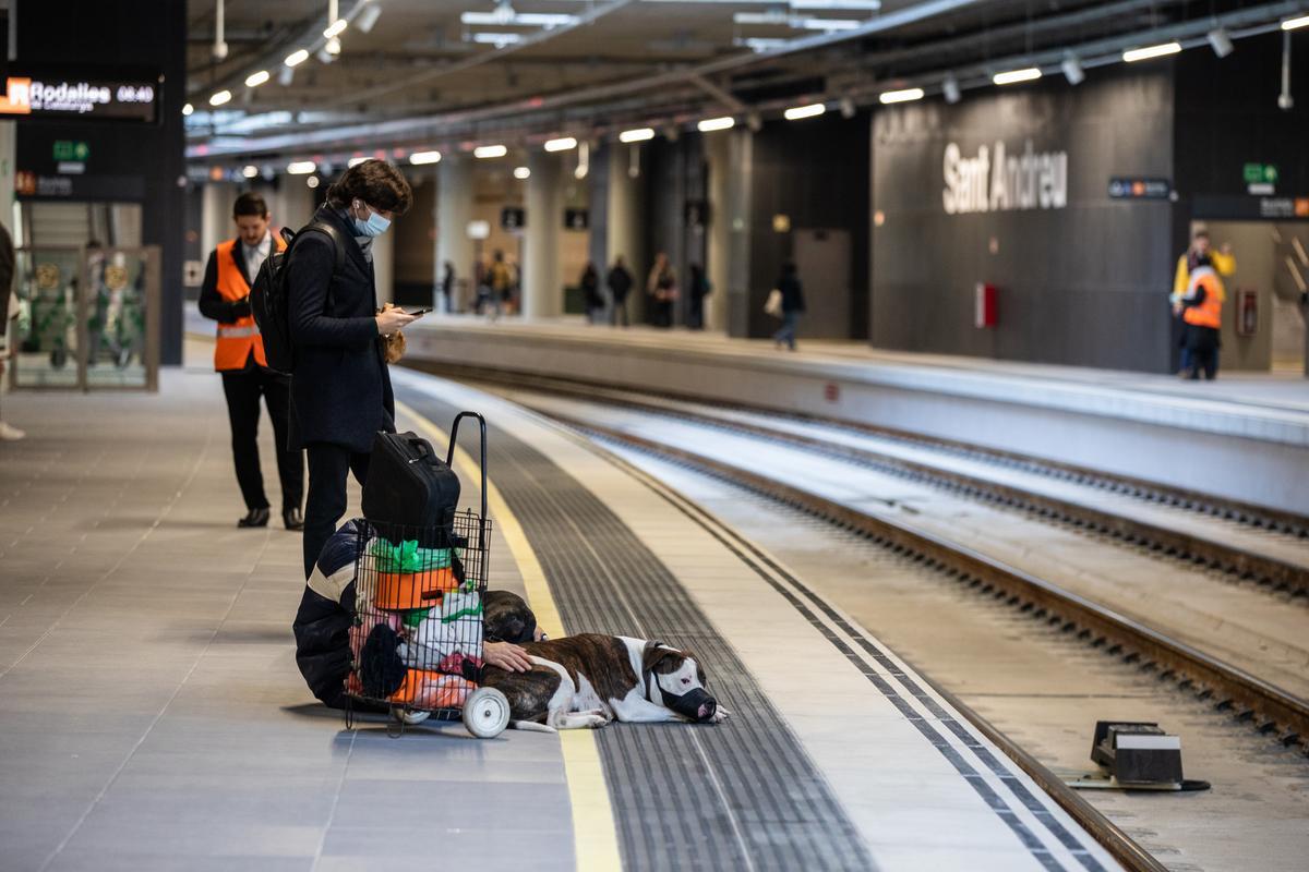 Andén de la nueva estación de Sant Andreu, este lunes