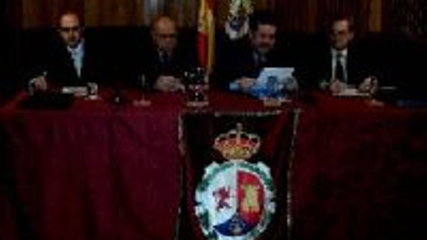 La Real Academia de Extremadura debate sobre la historia de Trujillo