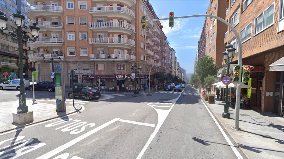 El hombre se encontraba en la terraza de la cafetería León