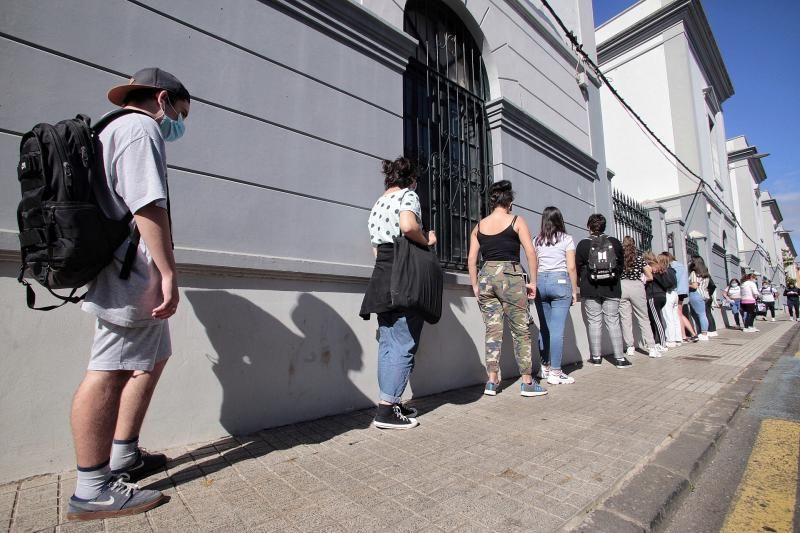 Visita a la entrada del Instituto Cabrera Pinto | 03/06/2020  | 03/06/2020 | Fotógrafo: María Pisaca Gámez