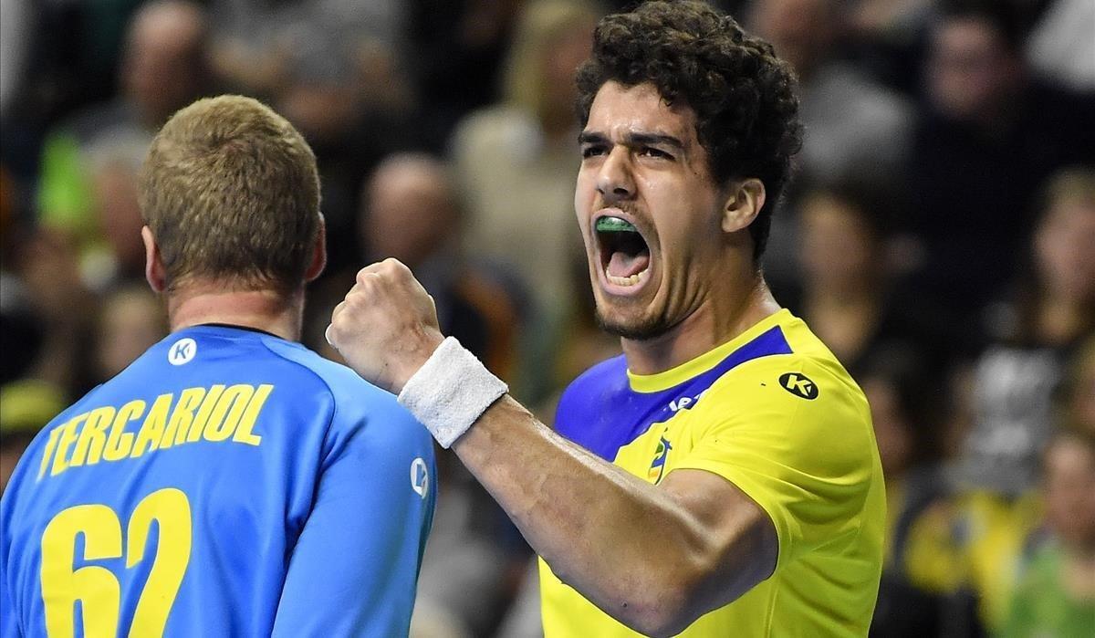 jmexposito46636501 brazil s jose toledo  right  celebrates after winning the ha190120225736