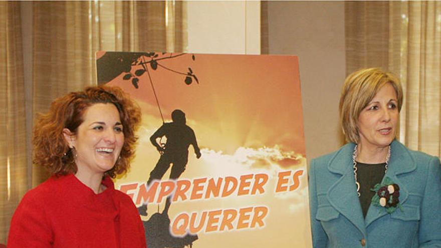 Rectorado. La delegada, Pilar Serrano, y Ana María Sánchez