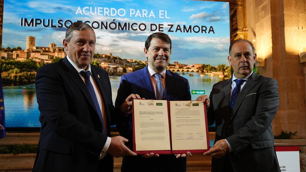 Faúndez, Mañueco y Santos, tras la firma del acuerdo del Plan Zamora Impulsa