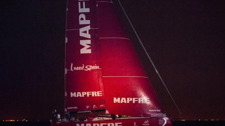 El &quot;MAPFRE&quot;, al pasar por Singapur