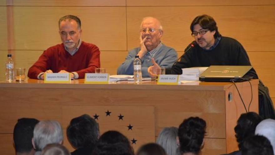 Des de l&#039;esquerra, Xavier Pedrals, mossèn Climent Forner i el seu editor, Jaume Huch, ahir