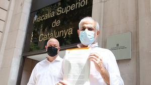 El líder de Cs, Carlos Carrizosa, junto al diputado Joan García a las puertas de la Fiscalía Superior de Justicia de Cataluña.