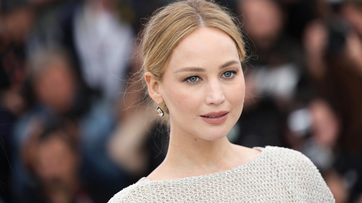 Jennifer Lawrence luce en Cannes la tendencia más rompedora del verano: el vestido red
