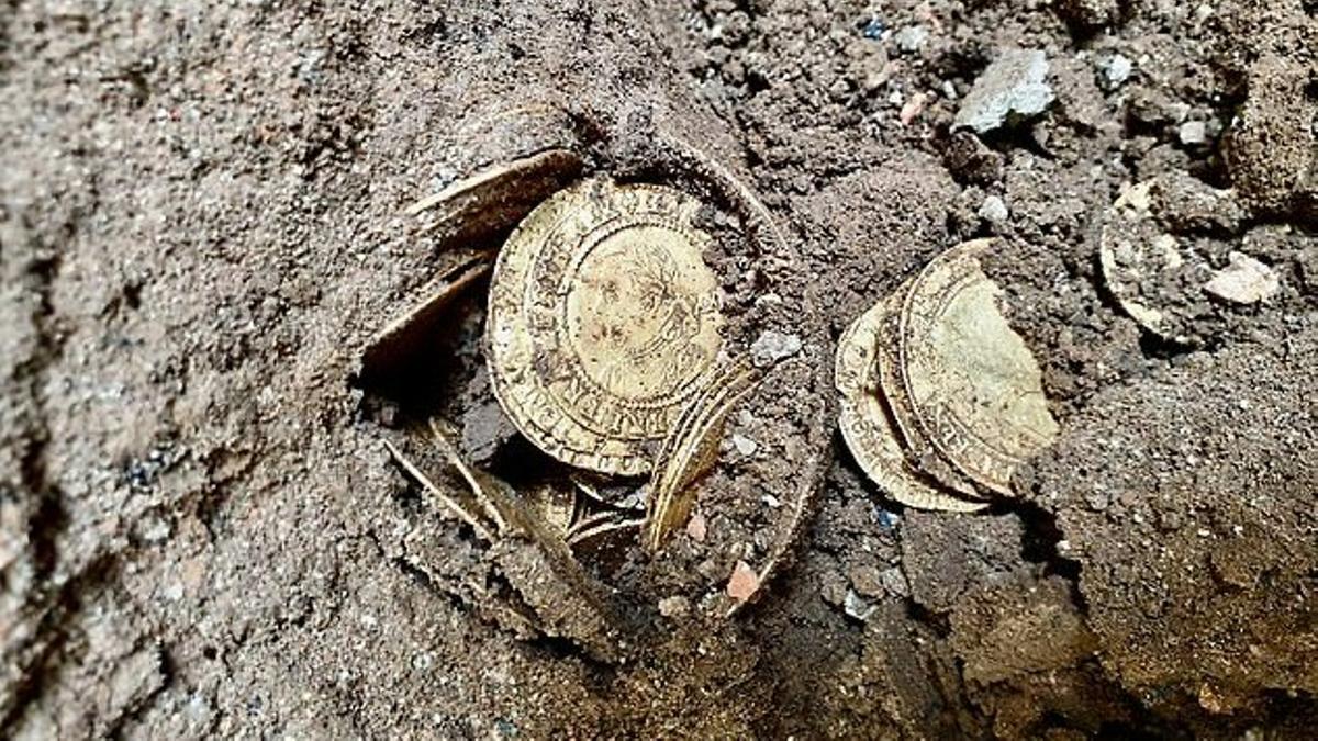 Monedas de oro encontradas y subastadas