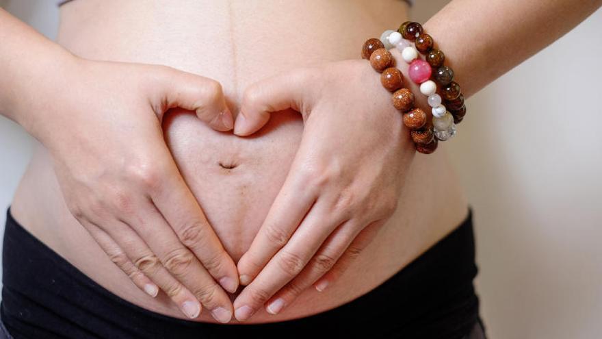 La vitamina D durante el embarazo fortalece los huesos del bebé