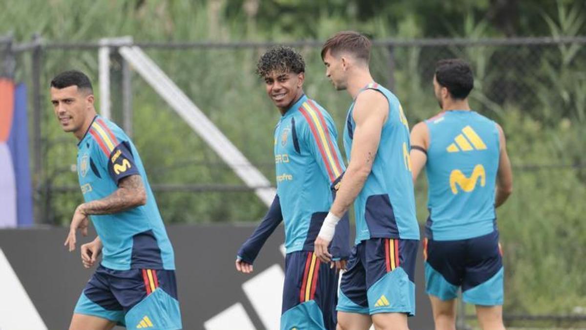 Un entrenament de la selecció amb Lamine Yamal
