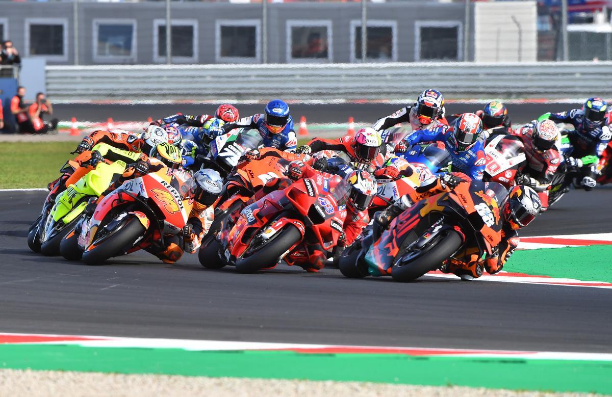 Márquez gana el GP de Emilia Romaña y Quartararo conquista el título.