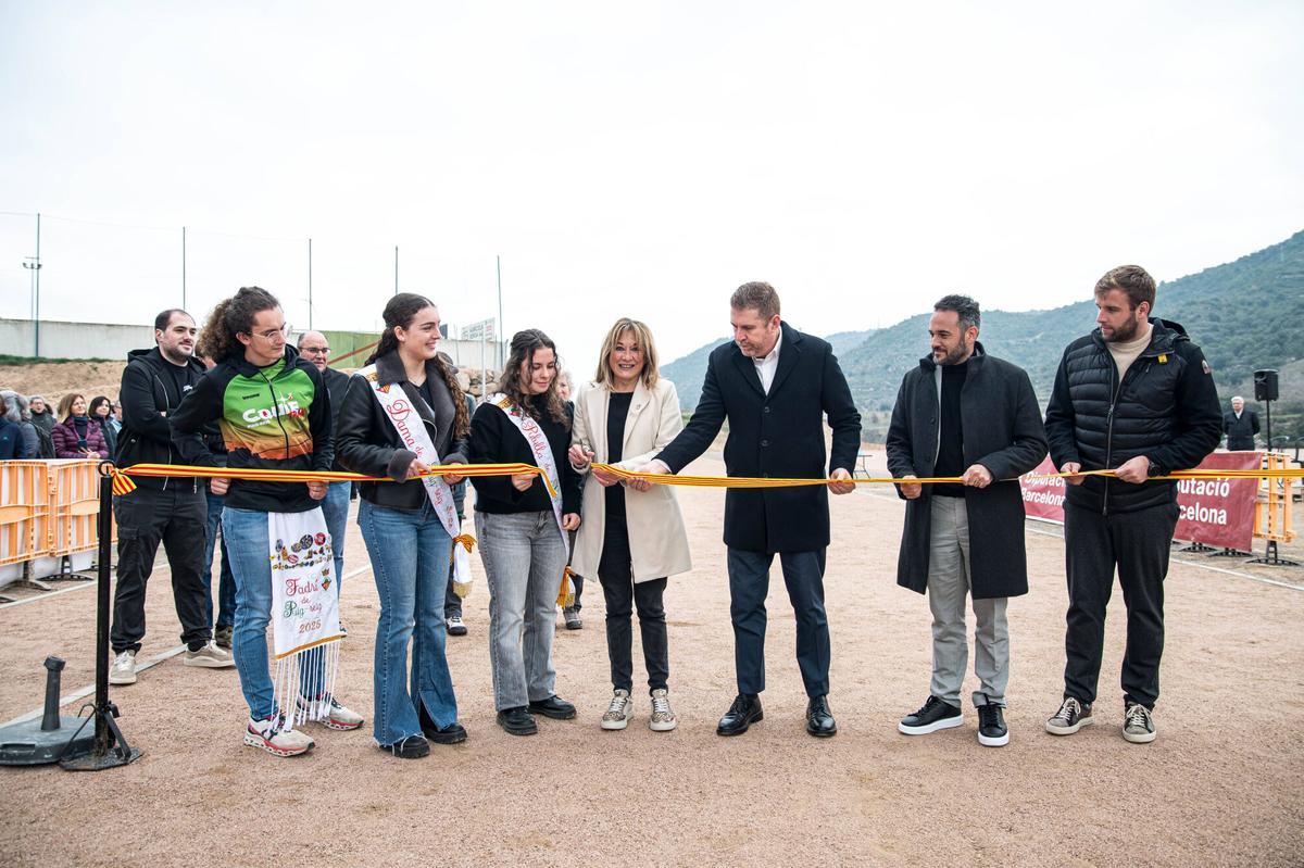 Imatges de la inauguració de la nova pista d'atletisme de Puig-reig