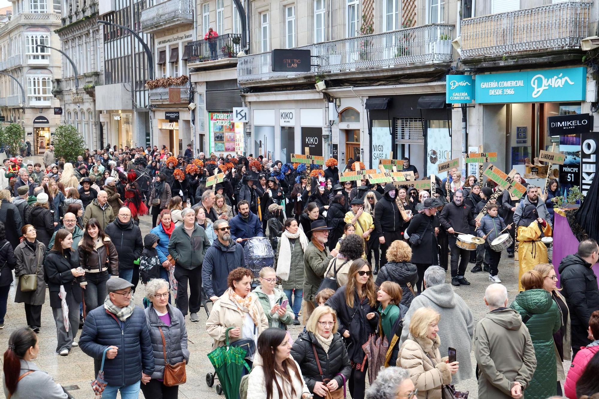 Comitiva fúnebre y premios del desfile finalizan el Carnaval en Vigo