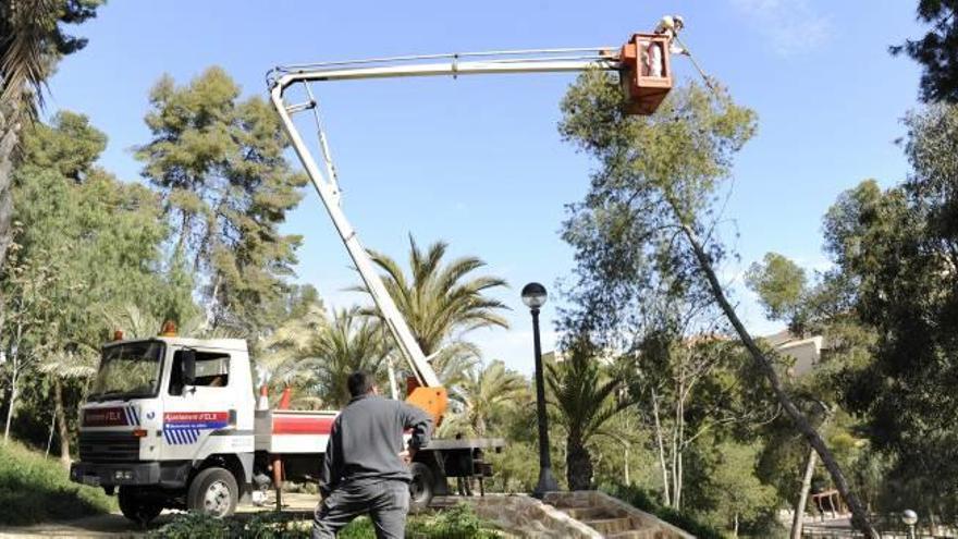 Hay más de cuarenta plazas vacantes en las brigadas que se encargan del cuidado de las zonas verdes.