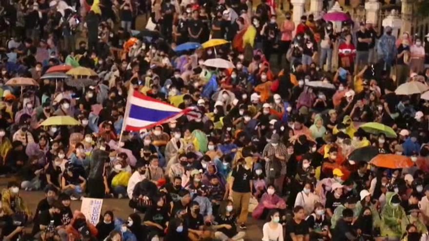 Tailandia censura la cobertura de las protestas prodemocracia de cuatro medios