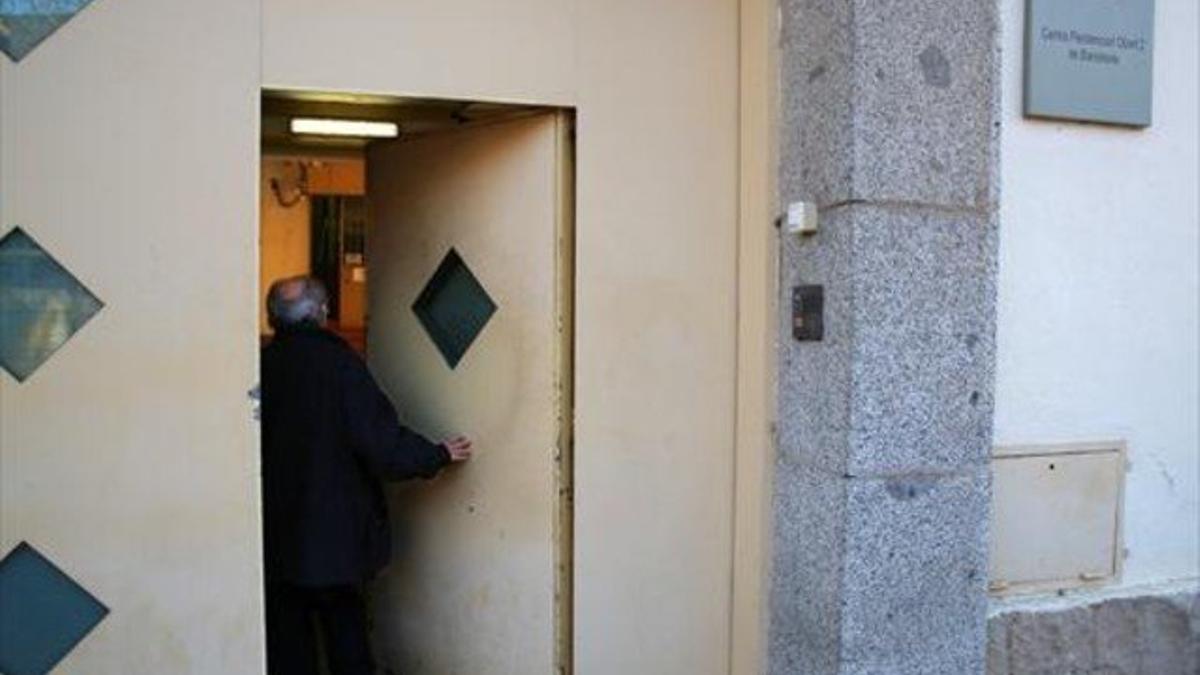 Nuñez, entrando para registrarse en el centro Trinitat 2, cuando disfrutaba del tercre grado.