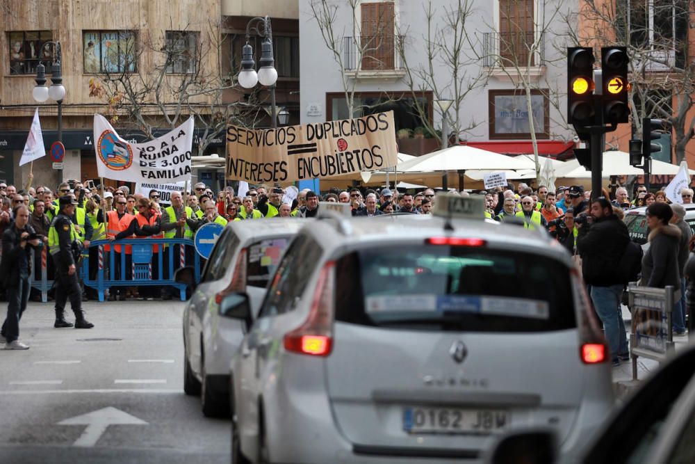 Confluencia de las dos manifestaciones de taxistas