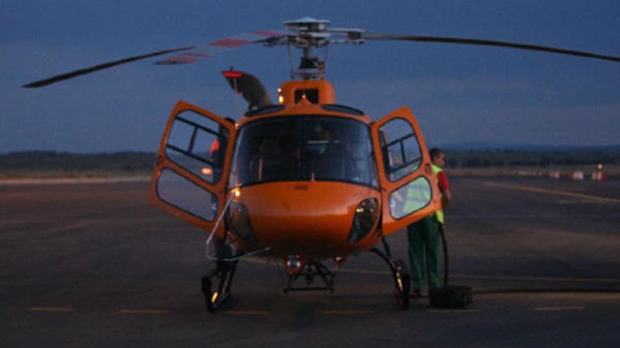 Un helicóptero con dos ocupantes se estrella frente a la playa de Pinedo