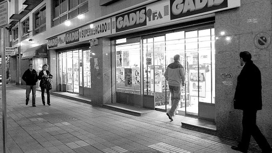 Imagen del supermercado de Vigo donde la banda intentó robar con un &quot;butrón&quot;.