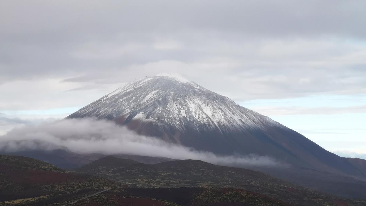 Un manto blanco ya cubre el Teide - El Día